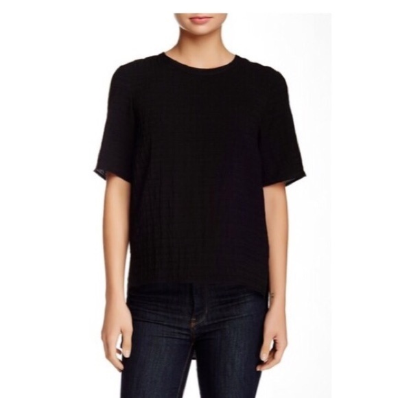 RO & De Short Sleeve Drop Hem Textured Woven Top - Picture 2 of 5